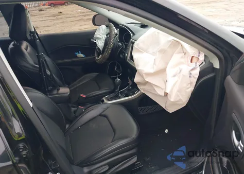 2017 Jeep New Compass Latitude 4X4 from USA, damaged, VIN 3C4NJDBB8HT624894